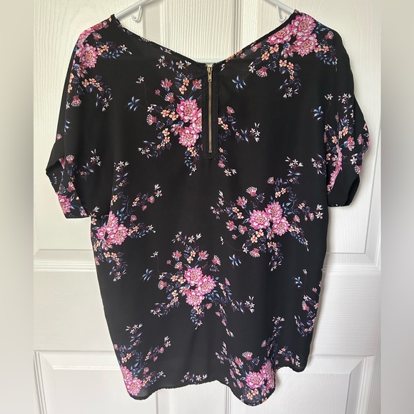 Black and Pink Floral V Neck Short Sleeve Blouse Size Large - Picture 6 of 10